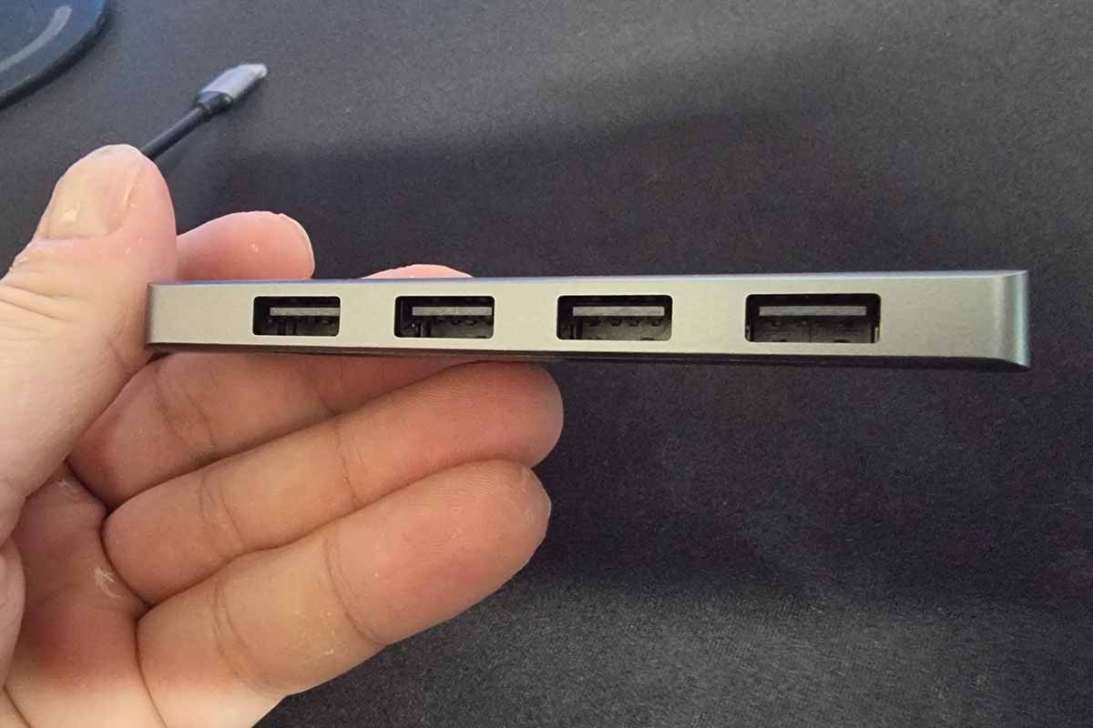 Ce chargeur pour PC est également un hub USB et HDMI. - ZDNet