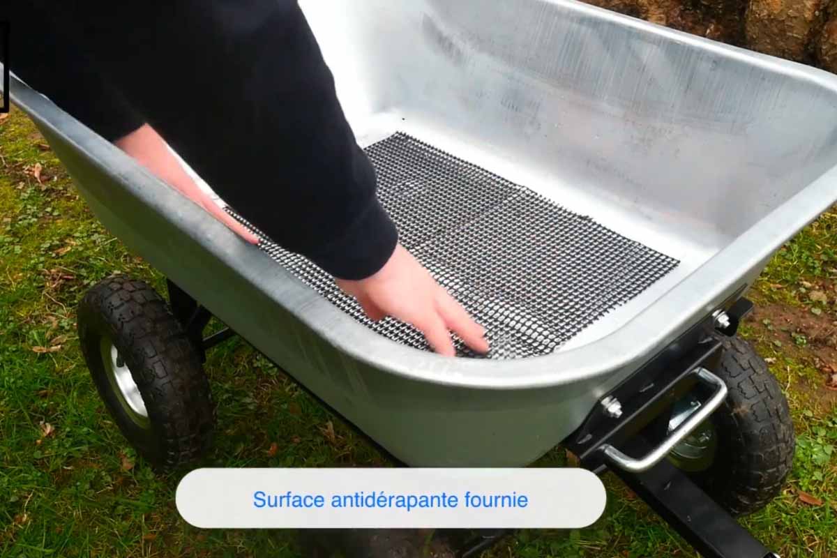 L'invention d'un réservoir d'eau souple et astucieux pour les