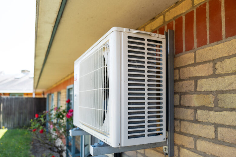 L'interdiction d'utiliser la climatisation en dessous de 26 °C, une loi qui ne concerne pas les installations domestiques.