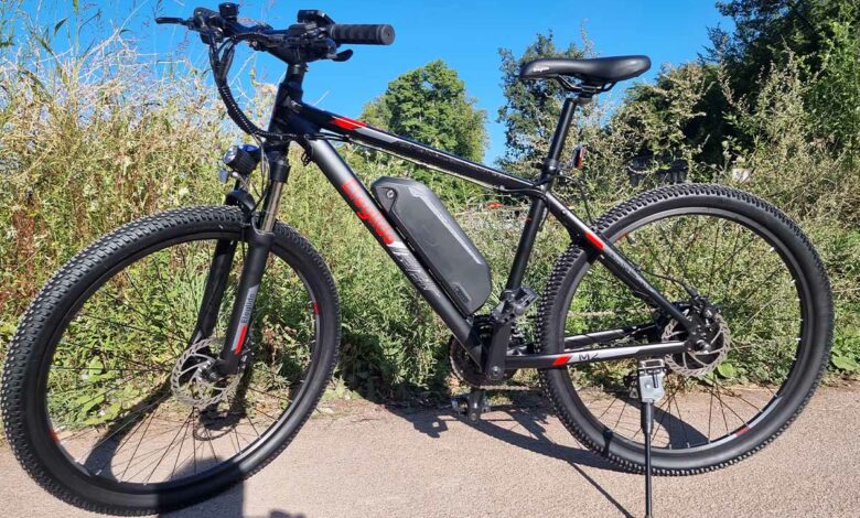 Un vélo tout-terrain léger et maniable.