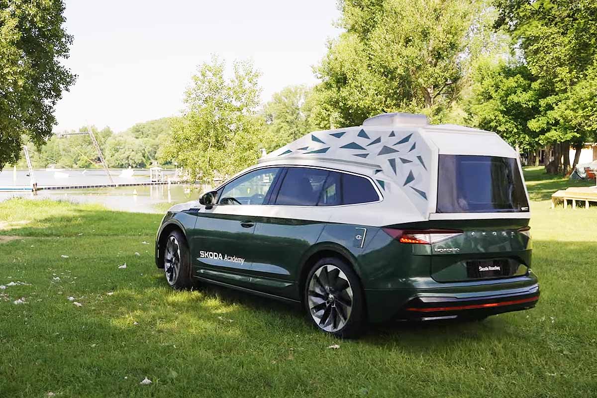 Les étudiants de la Skoda Academy créent le Roadiaq, un mini camping-car 100 % électrique.