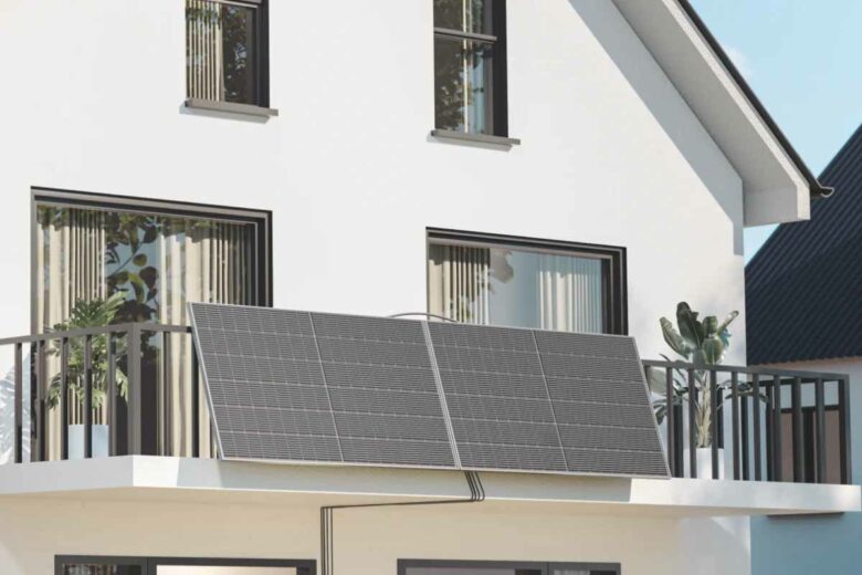 Des panneaux solaires de balcon pour produire de l'énergie dans un appartement.