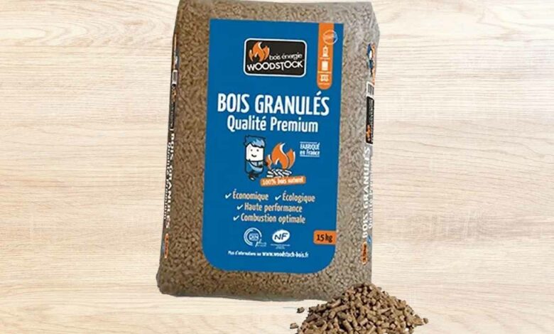 Des sacs de granulés de bois Woodstock à 5,90 € le sac de 15 kg.