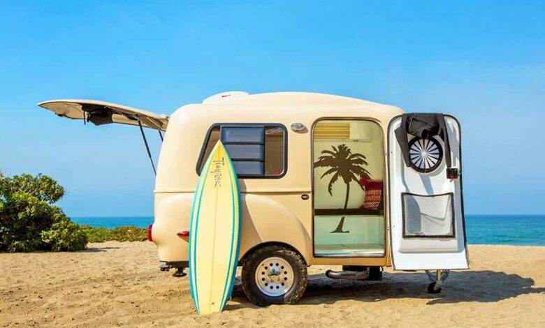 Une mini caravane au design très rétro.