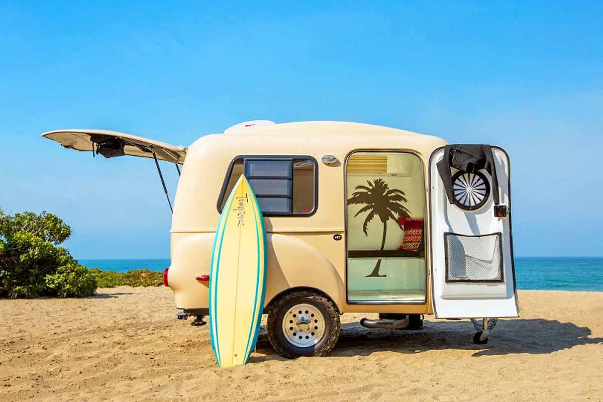 Une mini caravane au design très rétro.