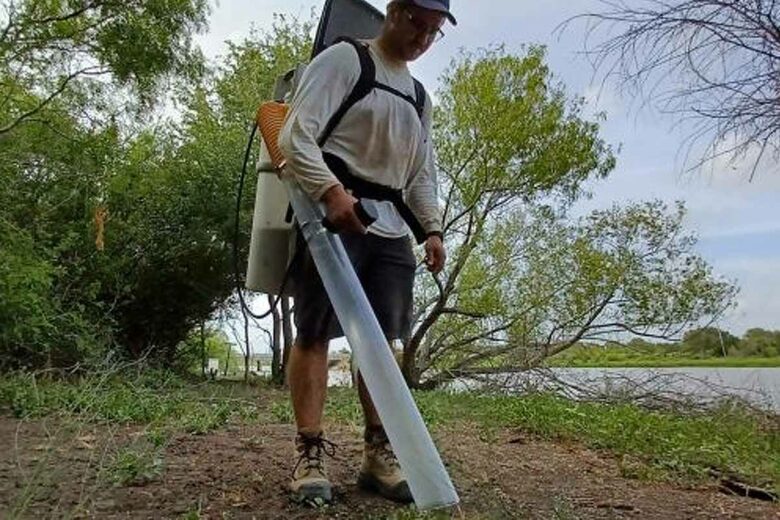 Une version « sac à dos » de l'aspirateur à plastique.