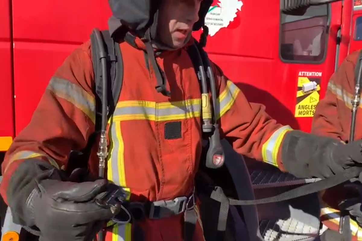 Une ceinture de pompier innovante pour évacuer rapidement les personnes en danger.