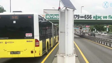 L'invention d'une éolienne à axe vertical pour les autoroutes.