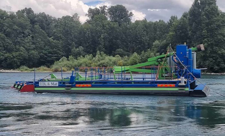 L'hydrolienne biomimétique EEL Energy dans le Rhône en face de la Feyssine.