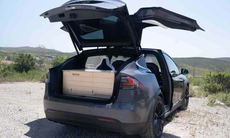 Un kit pour transformer les Tesla et les RAV4 en véhicules aménagés.