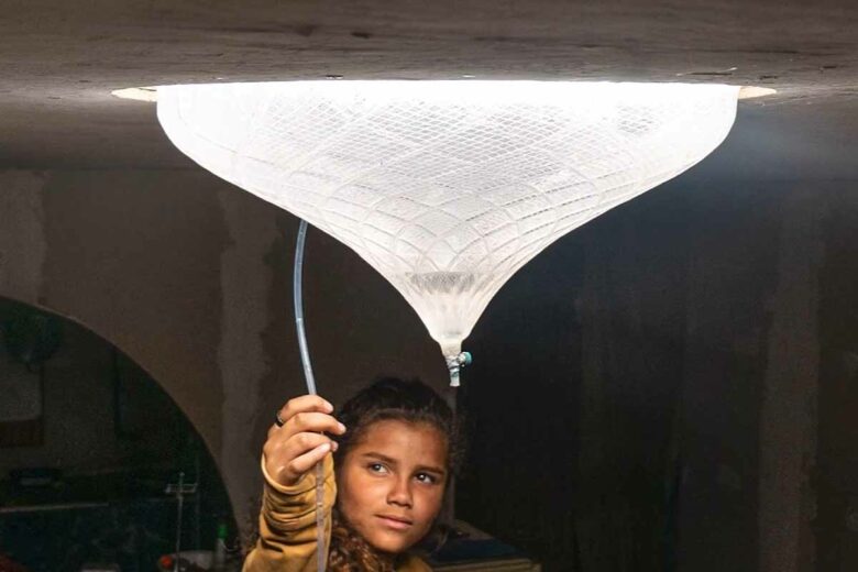 Cette invention utilise l'abondance de l'énergie solaire et de l'eau de mer.