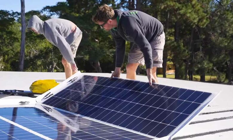 L'invention d'un panneau solaire pour votre terrasse, pergola, cabanon et toit à faible portance.