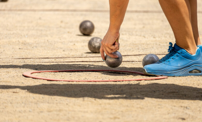 Cinq invention sur l'univers de la pétanque.