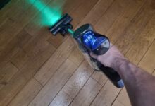 Un aspirateur léger et maniable.