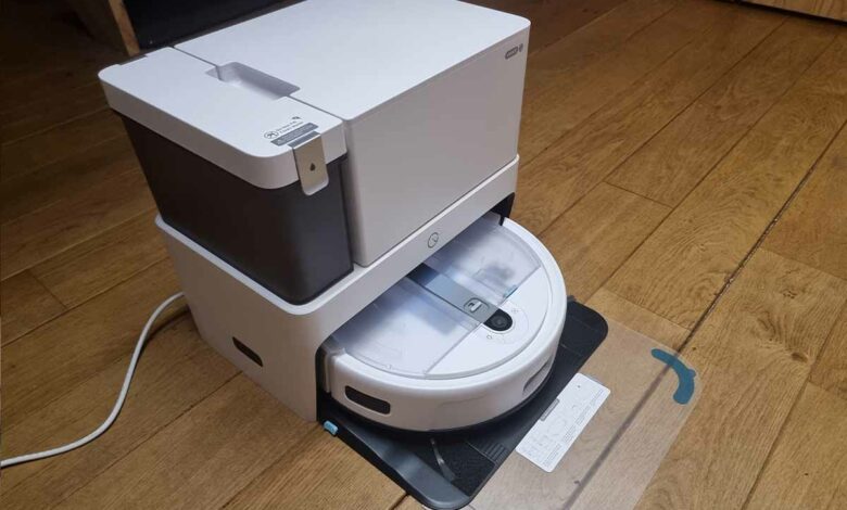 Le robot aspirateur Yeedi Cube.