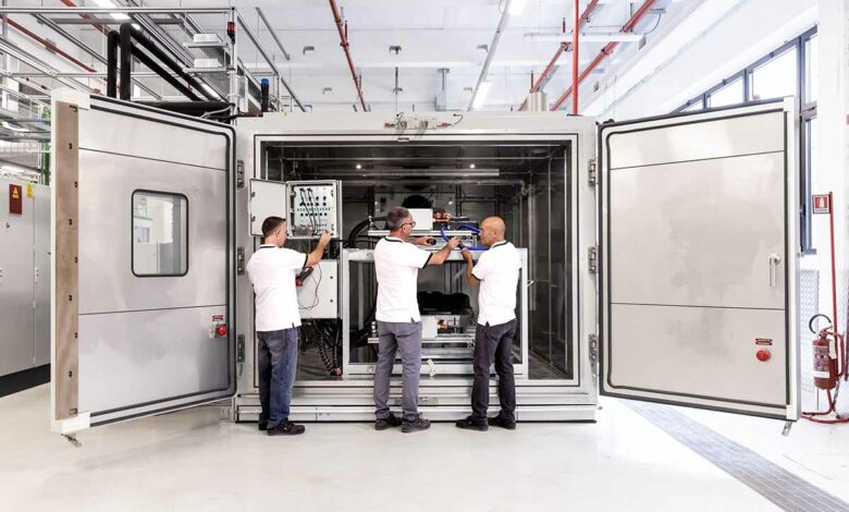 Stellantis travaille sur des batteries électriques 50 % plus légères.