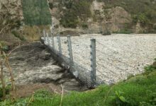 Une barrière pour contenir la pollution dans la rivière Las Vaca au Guatemala.