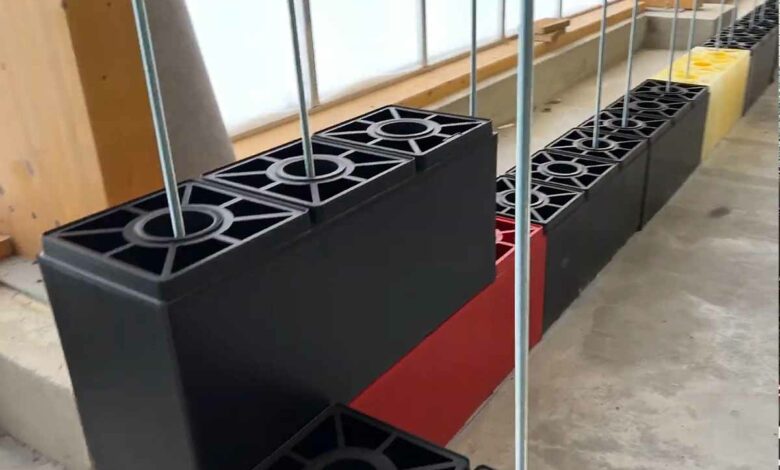 L'invention de blocs en polypropylène recyclés facilement réutilisables, résistants et modulables à l’infini.