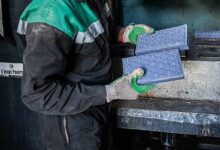 Les briques en plastique Gjenge ont une résistance à la compression trois fois supérieure à celle des pavés en béton conventionnels.