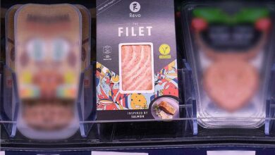La startup autrichienne Revo Foods lance le filet de saumon végétalien imprimé en 3D dans un supermarché REWE.