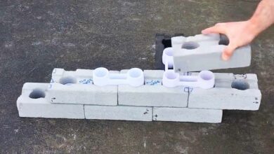 L'invention d'un système de construction en plastique recyclé pour interconnecter les briques et construire des murs.