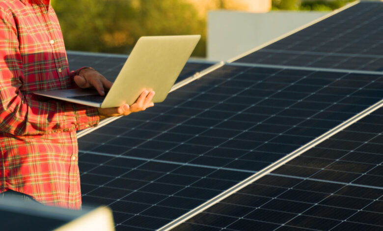 L'invention d'un logiciel pour optimiser le rendement des panneaux solaires.