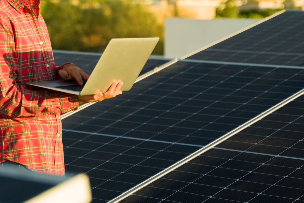 L'invention d'un logiciel pour optimiser le rendement des panneaux solaires.