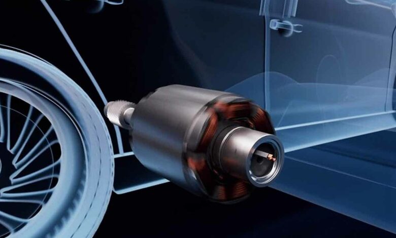 L'invention d'un moteur sans aimant ni matériaux à base de terres rares.