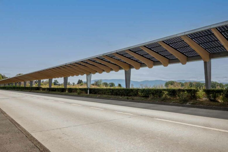 La piste cyclable solaire produira près de 200’000 kWh par an d’électricité grâce à plus de 860 m² de panneaux solaires.