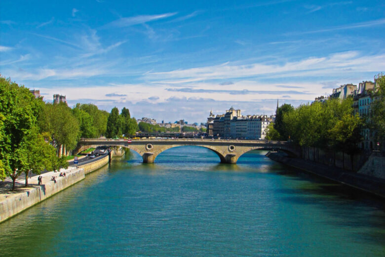 Paris, France. 1er septembre 2012. Pont emblématique à Paris : Pont Louis-Philippe