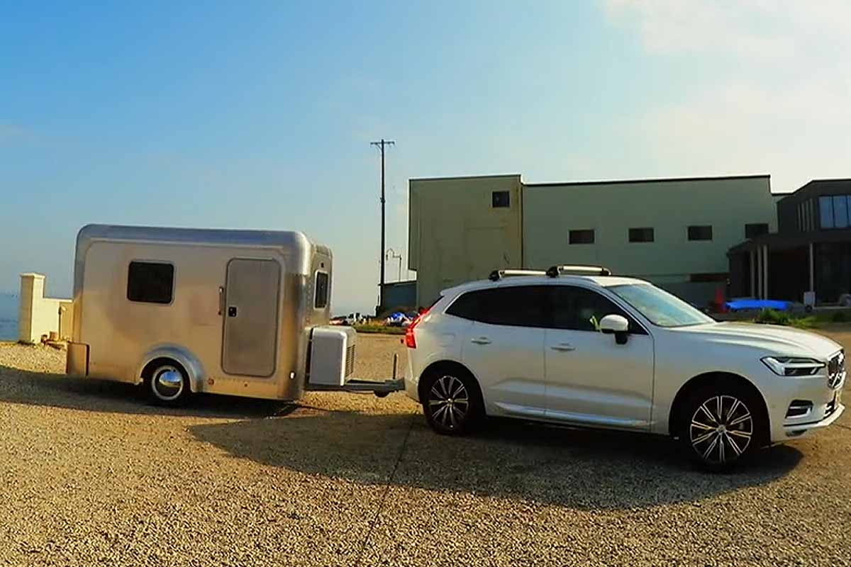 Une caravane avec éclairage 160x120 cm - Tirage photo sur toile