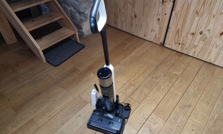L'aspirateur balai lavant Ultenic AC1 Elite.