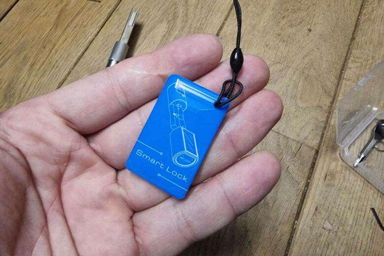 Une carte RFID pour ouvrir la serrure.