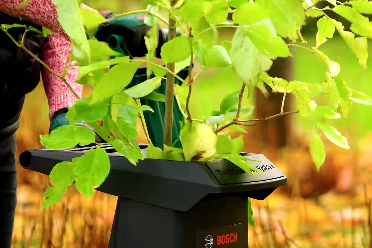 Quel broyeur pour recycler les déchets verts de votre jardin en
