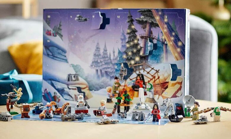 Plongez dans les différents univers des calendriers de l'avent LEGO.