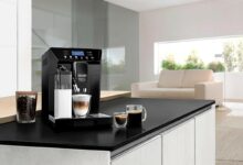 Design et élégante, cette machine à café ajoute une touche déco à votre cuisine.