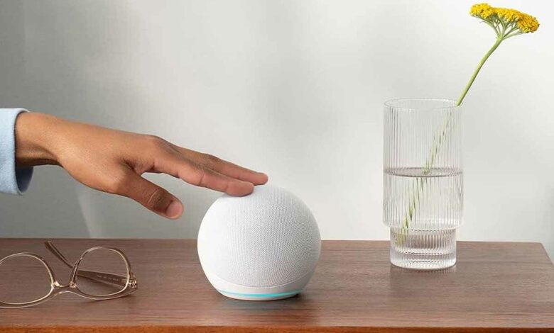 L'assistant Echo Dot (5ᵉ génération, modèle 2022).