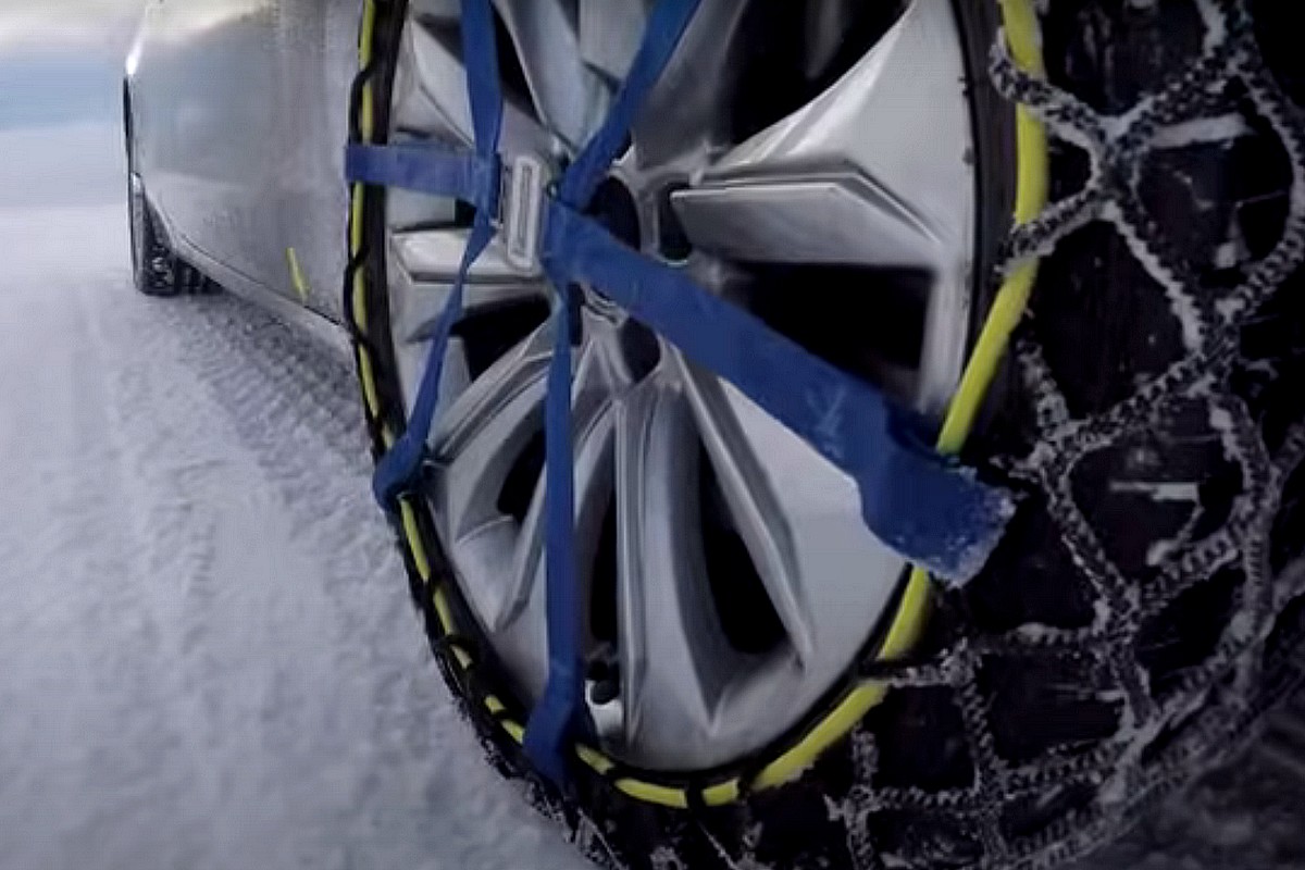 L'invention de 4 chaussettes à neige pour les voitures, faciles et
