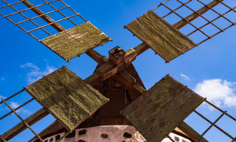 Détail des lames d'un moulin à grains.