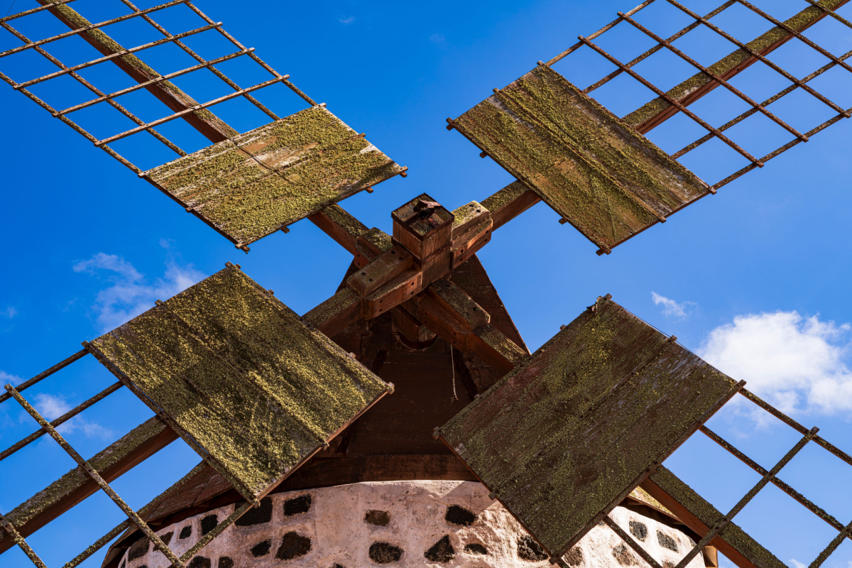 Détail des lames d'un moulin à grains.