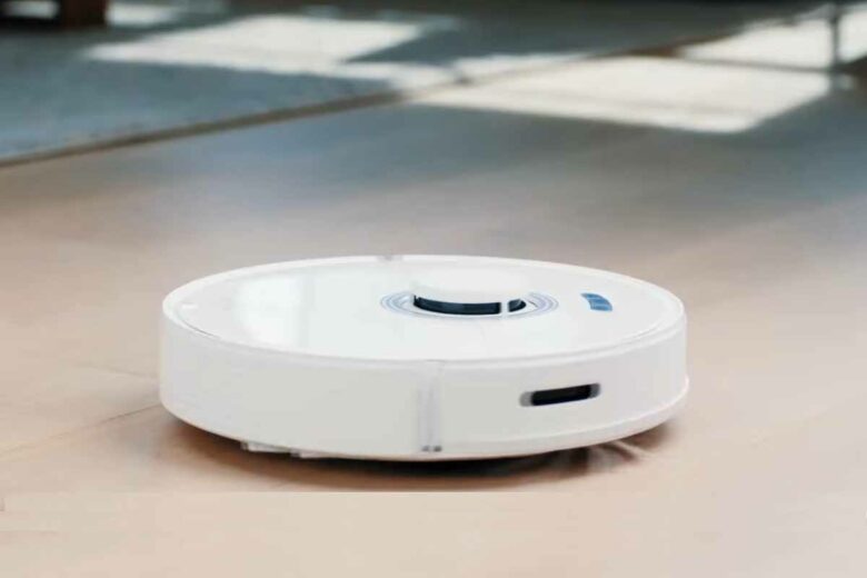 Un aspirateur robot qui lave les sols.