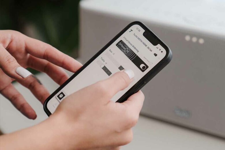 Il existe l'application Teufel Home pour gérer votre enceinte directement depuis votre mobile.