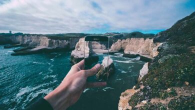 Grace à une appli, photographier les déchets marins permet de contribuer à la dépollution.