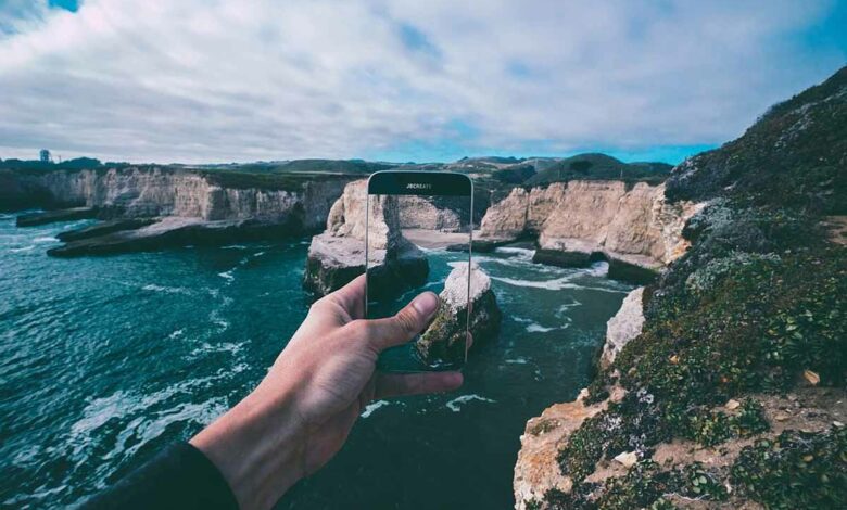 Grace à une appli, photographier les déchets marins permet de contribuer à la dépollution.