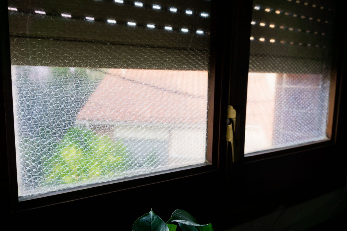 Des astuces pour bien isoler ses fenêtres - papernest