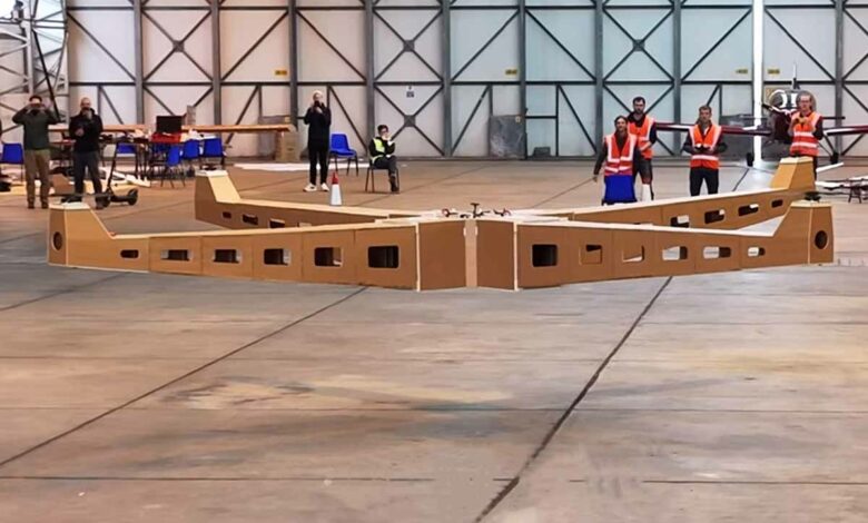 L'envol du projet GFQ dans un hangar de l'université de Manchester.