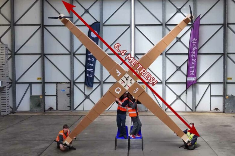 Le Quadricoptère géant a une envergure de 6,4 mètres.