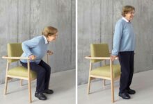 Avec le fauteuil Lotte, et ses accoudoirs allongés, se lever devient moins difficile.