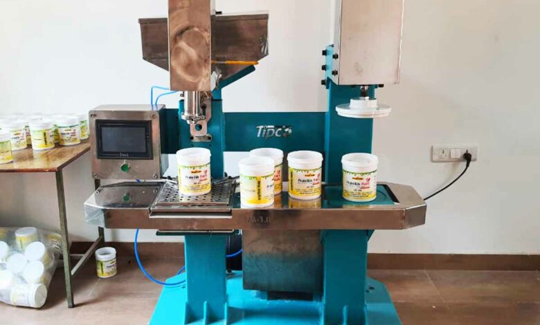 Une nouvelle unité de fabrication automatisée de Khadi Prakritik Paint à Jaipur.