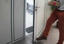 Vous n'avez pas besoin de vos mains pour ouvrir la porte avec ce systeme.